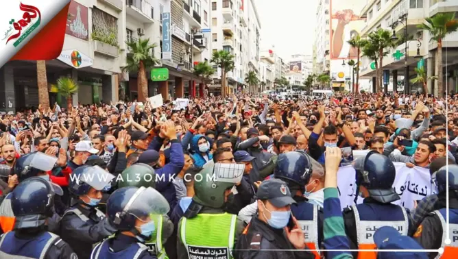 المئات يحتجون بشوارع طنجة رفضا لجواز التلقيح وغلاء الأسعار (صوروفيديو)
