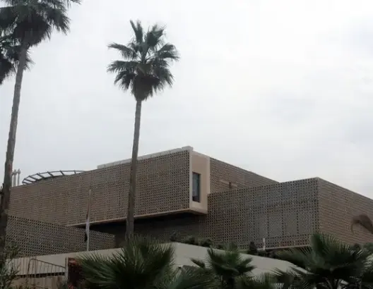 بعد سحب جميع دبلوماسييها.. الإمارات تعرض مقر سفارتها ببيروت للبيع