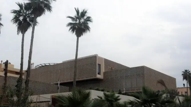 بعد سحب جميع دبلوماسييها.. الإمارات تعرض مقر سفارتها ببيروت للبيع