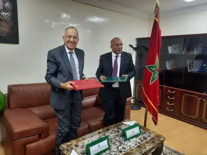 كلية الحقوق أكدال والمجلس الإقليمي لأوسرد ينظمان الجامعة الموسمية للحكم الذاتي ويوقعان اتفاقية شراكة