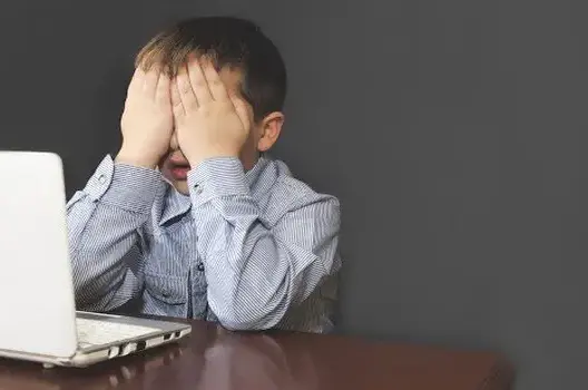 بمشاركة الدرك والأمن والقضاء.. الحكومة تعتمد خطة عمل لحماية الأطفال على الإنترنت