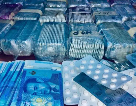 أمن ومخابرات طنجة يطيحان بـ8 من مروجي المخدرات وحجز 30 ألف قرص مهلوس