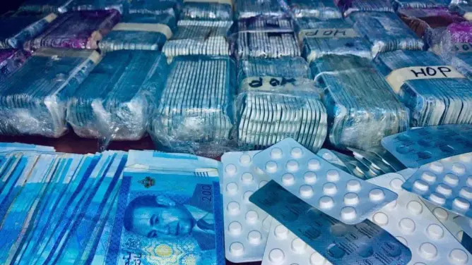أمن ومخابرات طنجة يطيحان بـ8 من مروجي المخدرات وحجز 30 ألف قرص مهلوس