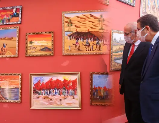 تم عرضها في حفل اختتام “القافلة الوطنية” لمندوبية السجون بالداخلة.. سجناء يبدعون في رسم لوحات فنية