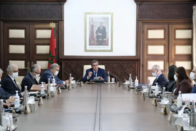 أخنوش يدعو وزراءه لتنزيل تدابير التخفيف من آثار ارتفاع الأسعار وندرة المواد الأولية على المقاولات