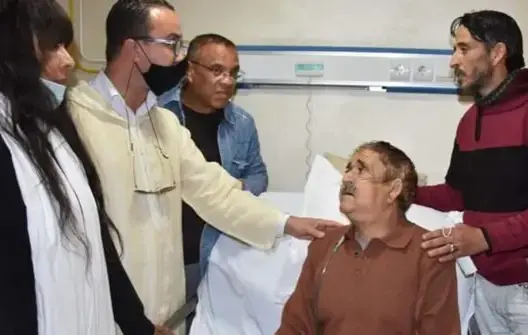 خاص.. أخنوش يتكفل بمصاريف علاج الفنان الأمازيغي “بيزماون”