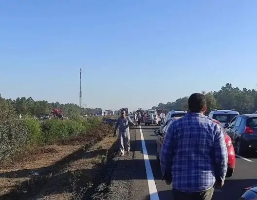حادث تصادم بين أزيد من 25 سيارة يشل حركة السير بين الرباط والقنيطرة (صور)
