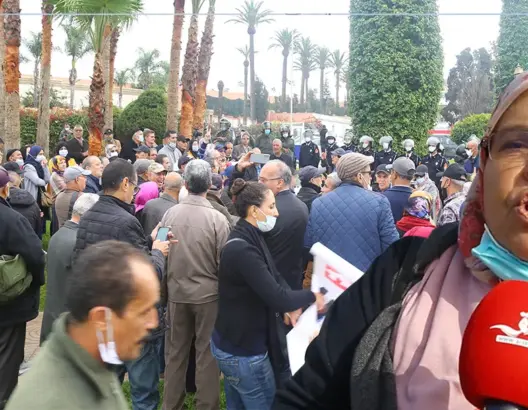الأساتذة المقصيون من الترقية خارج “السلم 11” يتظاهرون بالرباط طلبا للإنصاف (فيديو)