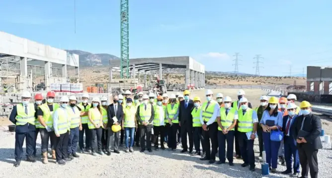 السفير الأمريكي يكشف عن مشروع صحي كبير بوجدة ويشيد بالتعاون بين البلدين