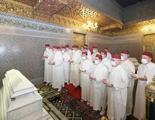 أخنوش يقود وزراء حكومته لزيارة ضريح محمد الخامس في ذكرى وفاة الحسن الثاني (صور)