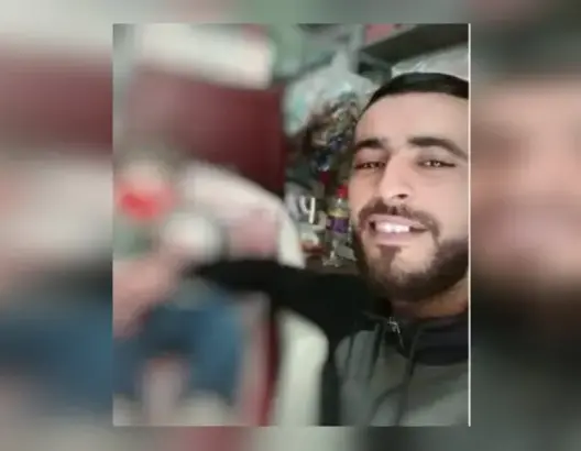 شاب بطنجة يدخل في إضراب عن الطعام بعد تأخر السلطات في تسليم محله التجاري