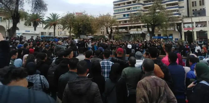 طلاب وخريجو جامعة فاس يتظاهرون من جديد رفضا لقرار بنموسى ويهددون بالتصعيد