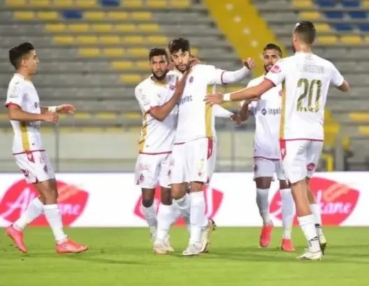 سباق الأمتار الأخيرة.. الوداد يهزم الدفاع الجديدي والرجاء يعود بفوز من أكادير