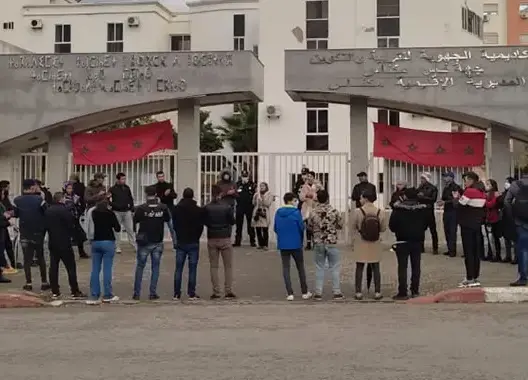 نقابة تصف الدخول المدرسي بمكناس بـ”الفاشل”