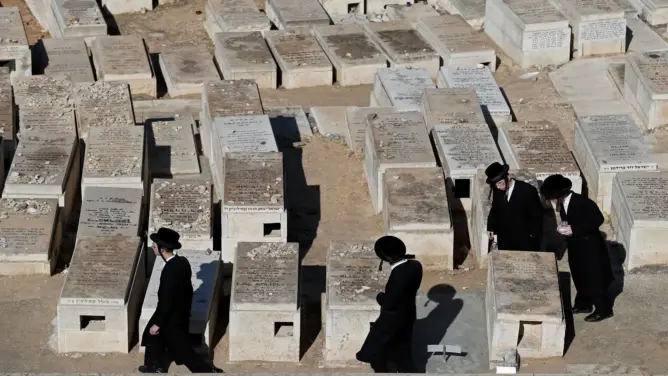 استخراج جثث 7 يهود مغاربة بمقبرة في البيضاء ونقلها إلى إسرائيل من أجل الدفن