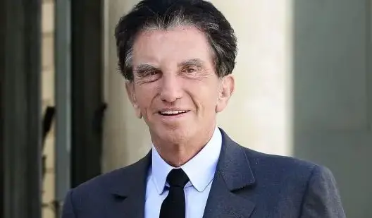 جاك لانغ يدعو إلى الاعتراف بالملك الراحل محمد الخامس كـ“صالح بين الأمم”