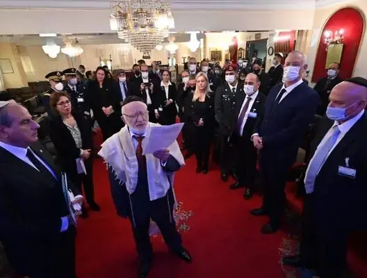 سابقة .. غانتس وجنود إسرائيليون بزيهم العسكري يؤدون صلاة تلمودية بالمغرب