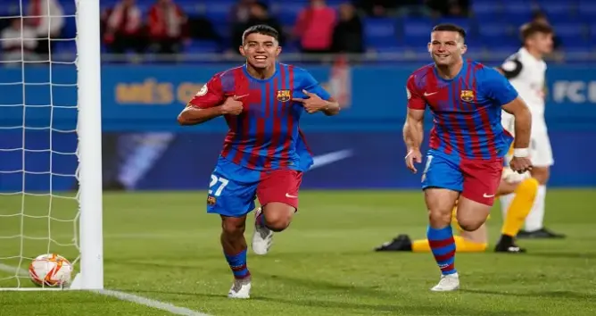 صحيفة إسبانية تؤكد رفض أخوماش تمثيل المنتخب المغربي وتفضيله “لاروخا”