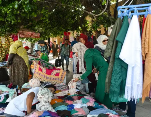 دراسة حديثة: نصف المغاربة يشترون الملابس ثلاث مرات في السنة