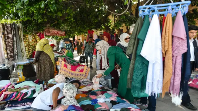 دراسة حديثة: نصف المغاربة يشترون الملابس ثلاث مرات في السنة