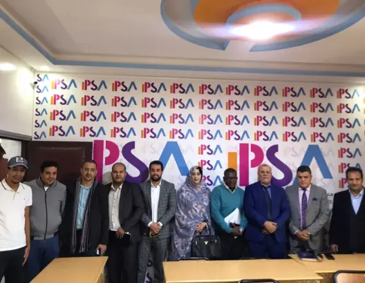 رئيس وأعضاء “مركز المصاحبة القانونية وحقوق الإنسان” في زيارة لمعاهد الصحافة بالعيون