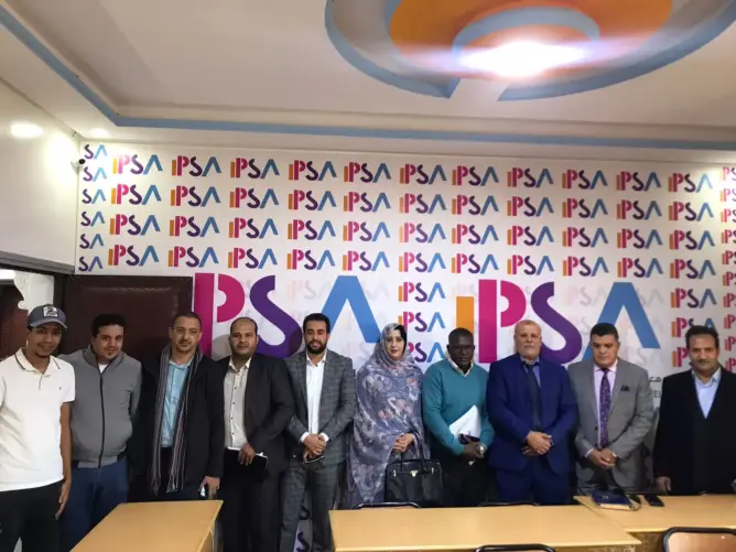رئيس وأعضاء “مركز المصاحبة القانونية وحقوق الإنسان” في زيارة لمعاهد الصحافة بالعيون