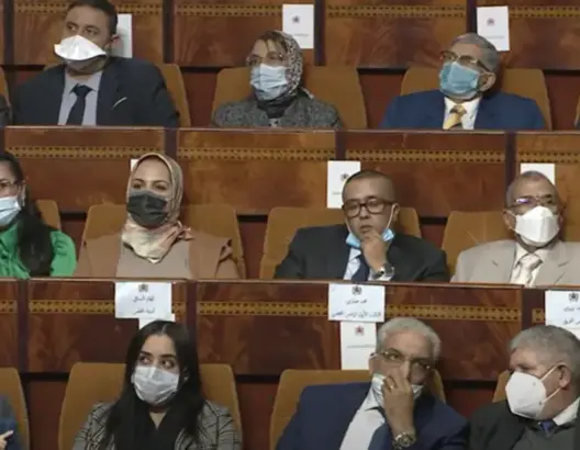 الطالبي العلمي يلزم البرلمانيين بارتداء الكمامة خلال جلسة مساءلة رئيس الحكومة