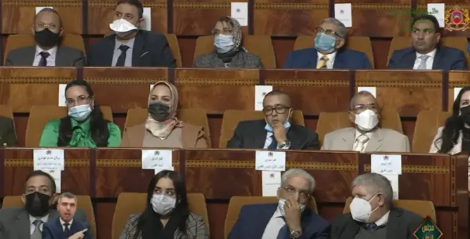 الطالبي العلمي يلزم البرلمانيين بارتداء الكمامة خلال جلسة مساءلة رئيس الحكومة