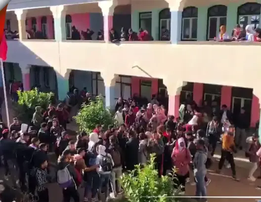 احتجاجات داخل ثانوية بودربالة بإقليم الحاجب والوزارة تستجيب لمطلب التلاميذ (فيديو)
