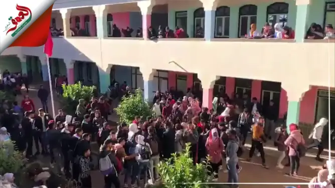 احتجاجات داخل ثانوية بودربالة بإقليم الحاجب والوزارة تستجيب لمطلب التلاميذ (فيديو)