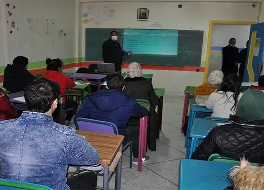 الـ”INDH” تنظم دورة تكوينية للمترشحين لاجتياز مباراة توظيف أطر التدريس بتاونات (صور)