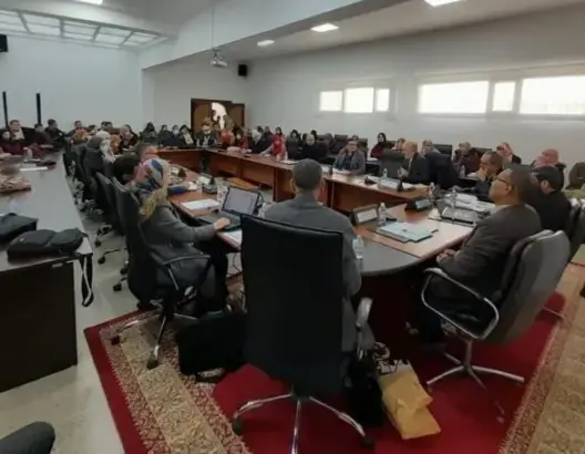 أكاديميون يُعدِّدون قضايا وإشكالات الفكر الفلسفي المغربي في ندوة وطنية بتطوان (صور)