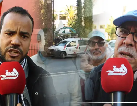 “حاملو الشهادات” يحتجون أمام ابتدائية الرباط ويوجهون نداء للإفراج عن زملائهم المعتقلين (فيديو)