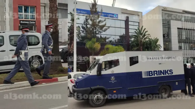 ملثمون يحاولون سرقة سيارة لنقل الأموال بطنجة (فيديو)