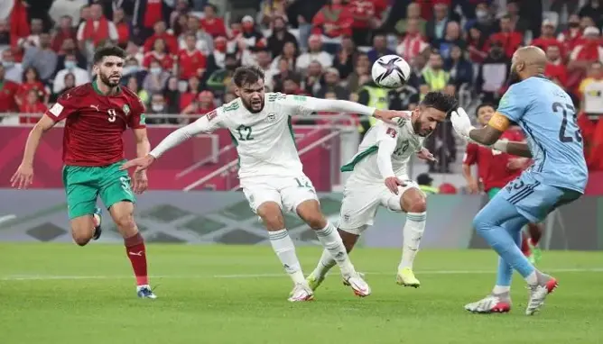 والد لاعب جزائري يفارق الحياة أثناء متابعته لمباراة المغرب والجزائر