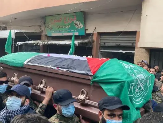 مقتل 4 أعضاء من “حماس” في إطلاق نار خلال جنازة في مخيم فلسطيني بلبنان
