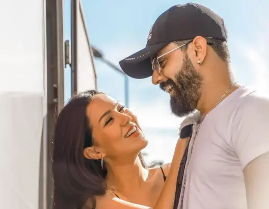 أيوب أبو النصر يعيش قصة حب في مسلسل “القلب وما يريد” (صور)