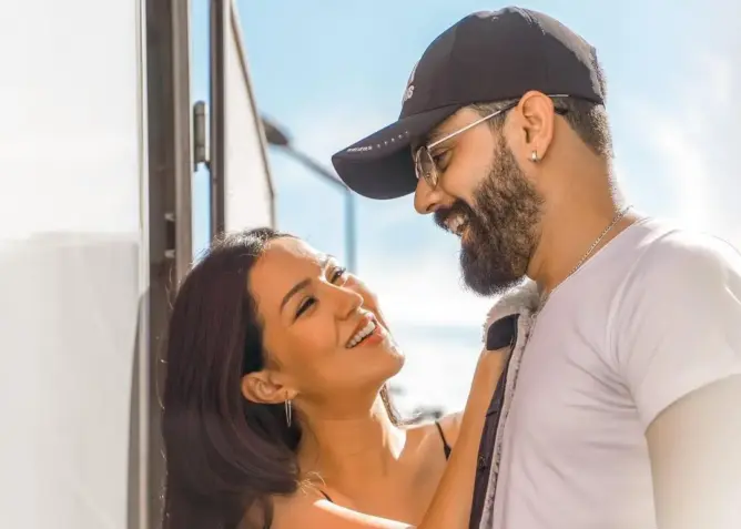 أيوب أبو النصر يعيش قصة حب في مسلسل “القلب وما يريد” (صور)