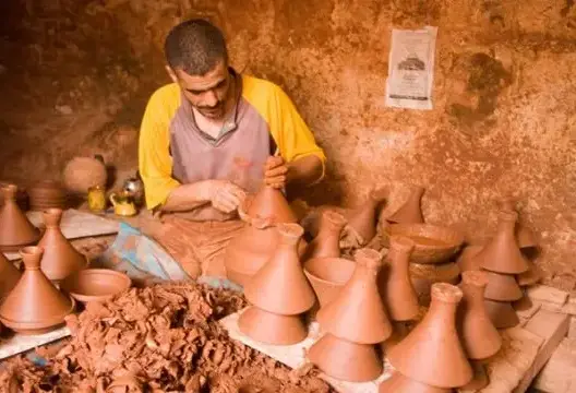 وزارة السياحة تكشف قيمة المساهمة الشهرية للصناع التقليديين في التغطية الصحية