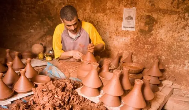 وزارة السياحة تكشف قيمة المساهمة الشهرية للصناع التقليديين في التغطية الصحية