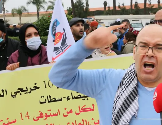 المقصيون من الترقية خارج السلم يحتجون الرباط ويطالبون بتحسين أوضاعهم (فيديو)
