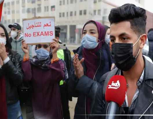 مطلب تأجيل الامتحانات يخرج طلبة بجامعة الحسن الثاني بالدار البيضاء للاحتجاج (فيديو وصور)