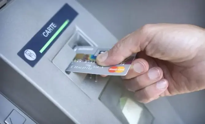 بنك المغرب يصدر لائحة تضم 22 خدمة بنكية تقدمها البنوك مجانا لزبنائها