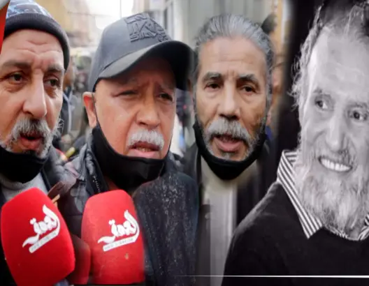 أصدقاء الراحل دخوش في جنازته: “تكادة” والساحة الفنية فقدت أحد أعمدتها