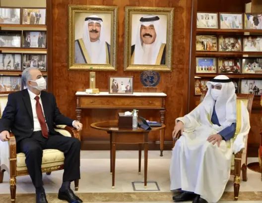 سفير المغرب بالكويت يقدم نسخة من أوراق اعتماده لوزير الخارجية الكويتي