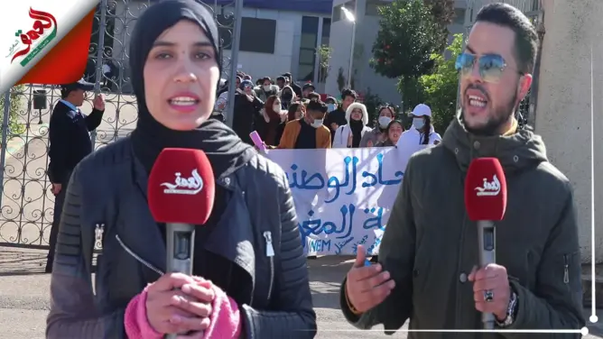 طلبة كلية الحقوق بمكناس يحتجون على استثنائهم من تأجيل الامتحانات ورئيس الجامعة يوضح (فيديو)