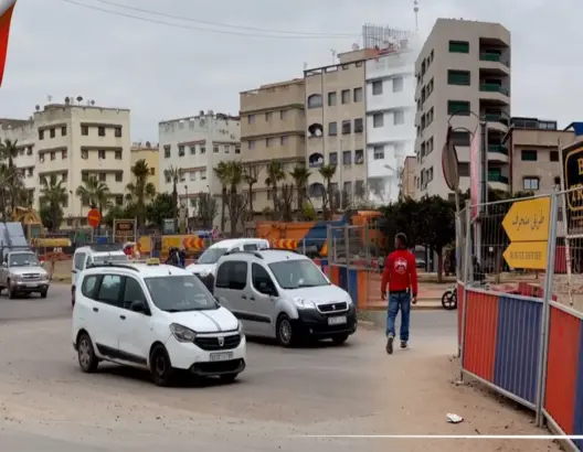 أشغال بطيئة تغلق أكبر شوارع البيضاء وتؤزم حركة المرور سنة إضافية (فيديو)