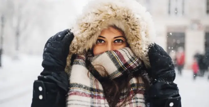 النساء يشعرن بالبرودة أكثر من الرجال.. حقيقة أم خرافة؟