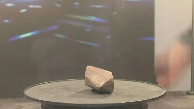 يتوقع أن يصل سعرها إلى خمسة ملايين دولار .. عرض “الماسة اللغز” ذات الـ 55 وجها لأول مرة