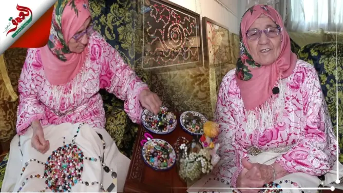لديها 11 ابناً.. خديجة سبعينية حوّلت فراغ “الحجر الصحي” إلى إبداعات بـ”العقيق” (فيديو)